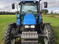 2001 new holland tl90 vierwielaangedreven landbouwtractor - afbeelding 3 van  9