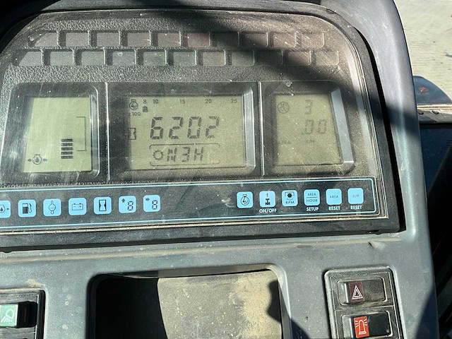 2001 new holland ts100 vierwielaangedreven landbouwtractor - afbeelding 4 van  10