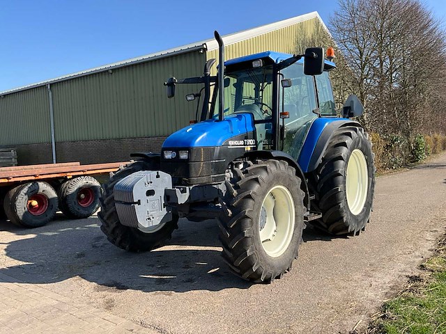 2001 new holland ts100 vierwielaangedreven landbouwtractor - afbeelding 1 van  10