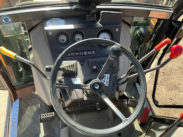 2001 renault r3222ca vierwielaangedreven landbouwtractor - afbeelding 19 van  32