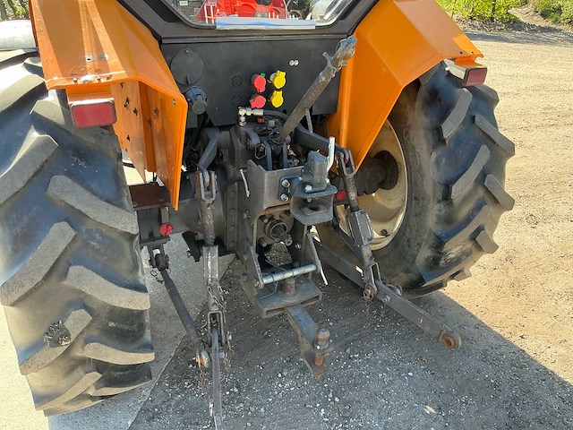 2001 renault r3222ca vierwielaangedreven landbouwtractor - afbeelding 2 van  32