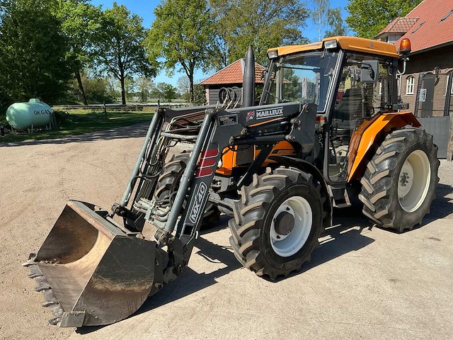 2001 renault r3222ca vierwielaangedreven landbouwtractor - afbeelding 1 van  32