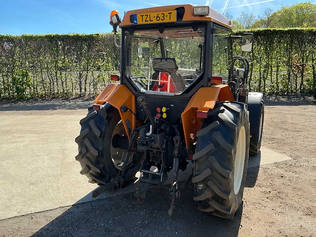 2001 renault r3222ca vierwielaangedreven landbouwtractor - afbeelding 27 van  32