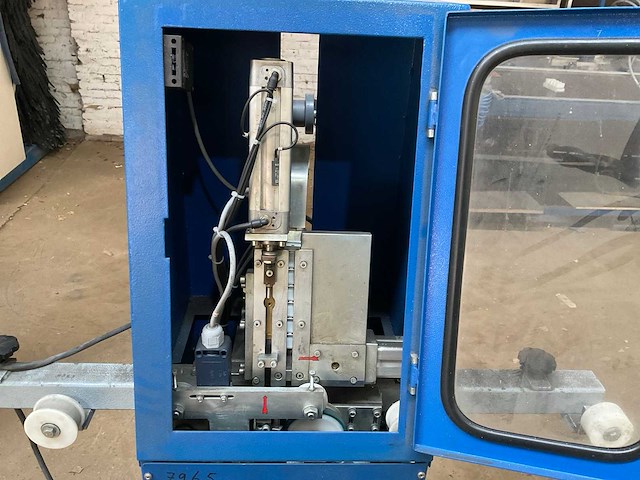 2001 schüco ksm 235 glaslat aluminium clip pers - afbeelding 2 van  32