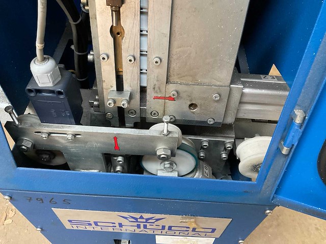 2001 schüco ksm 235 glaslat aluminium clip pers - afbeelding 3 van  32