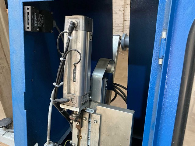 2001 schüco ksm 235 glaslat aluminium clip pers - afbeelding 6 van  32