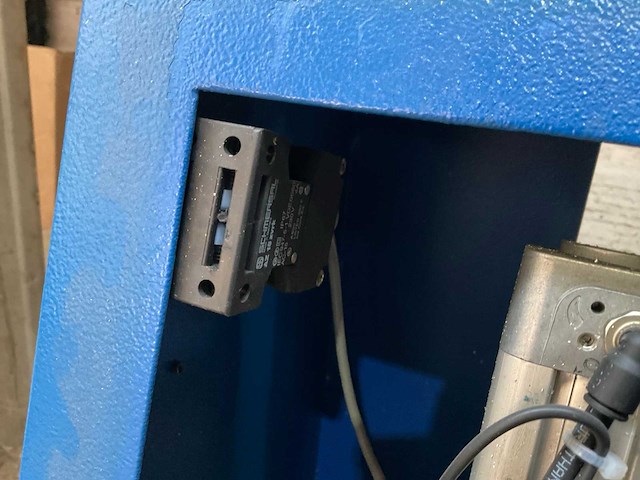 2001 schüco ksm 235 glaslat aluminium clip pers - afbeelding 7 van  32