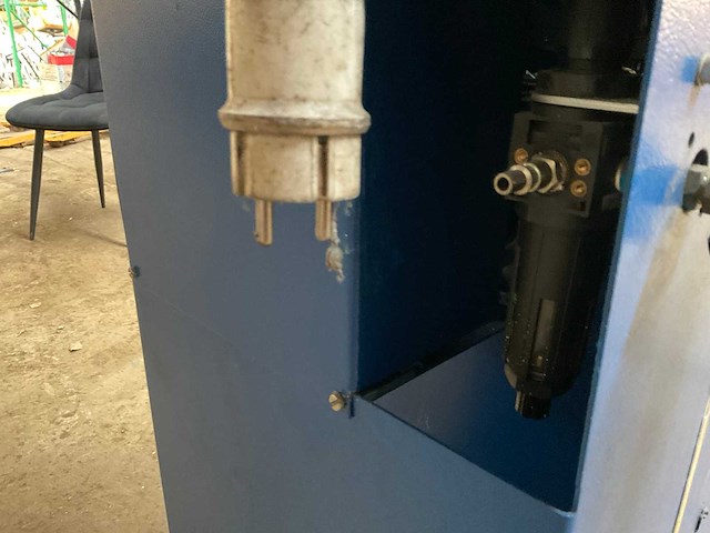 2001 schüco ksm 235 glaslat aluminium clip pers - afbeelding 16 van  32