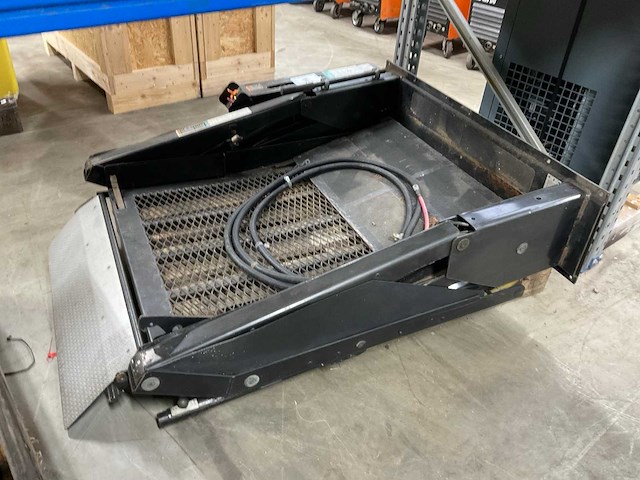 2001 the braun corporation rolstoellift - afbeelding 4 van  6