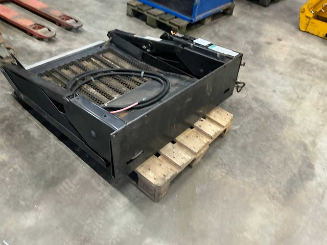 2001 the braun corporation rolstoellift - afbeelding 3 van  7