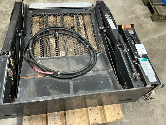 2001 the braun corporation rolstoellift - afbeelding 5 van  7