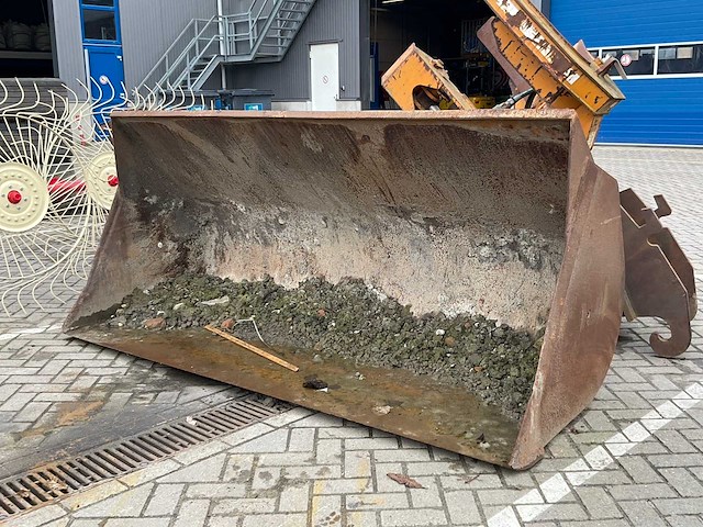 2001 verachtert shovelbak - afbeelding 1 van  3