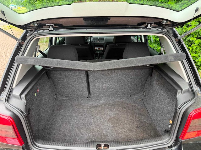 2001 volkswagen golf 2.3 v5 highline personenauto - afbeelding 2 van  14
