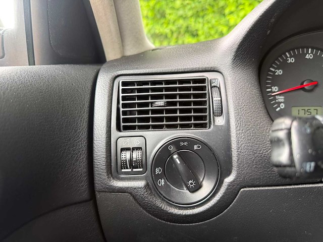 2001 volkswagen golf 2.3 v5 highline personenauto - afbeelding 4 van  14