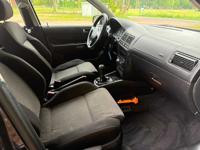 2001 volkswagen golf 2.3 v5 highline personenauto - afbeelding 13 van  14