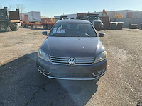 2001 volkswagen passat sedan personenauto - afbeelding 12 van  19