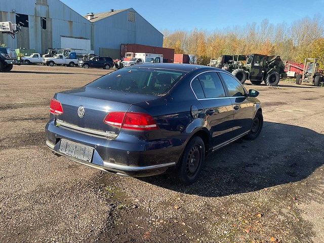 2001 volkswagen passat sedan personenauto - afbeelding 11 van  19