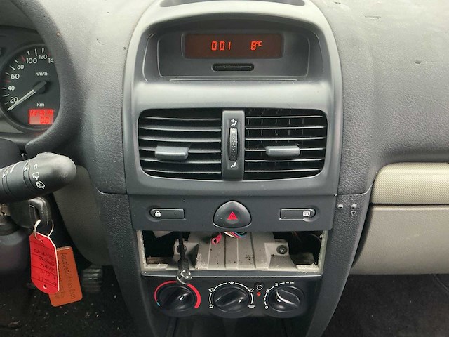 2002 - renault - clio - 1.4-16v expression - personenauto - afbeelding 8 van  12