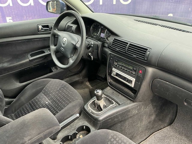2002 - volkswagen - passat - 2.0-20v comfortline - personenauto - afbeelding 9 van  11