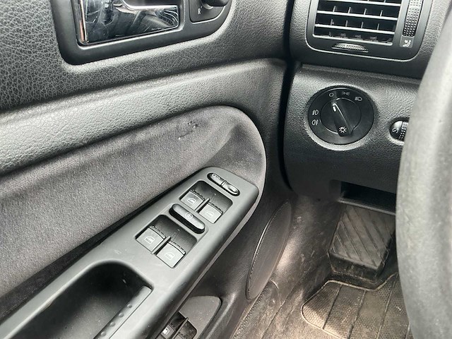 2002 - volkswagen - passat - 2.0-20v comfortline - personenauto - afbeelding 5 van  11