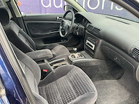 2002 - volkswagen - passat - 2.0-20v comfortline - personenauto - afbeelding 2 van  3