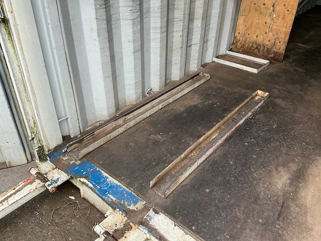 2002 20ft zeecontainer met werkplaatsinrichting - afbeelding 7 van  23