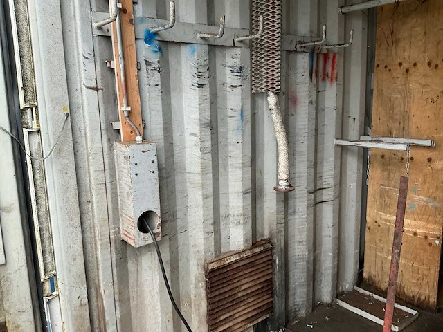 2002 20ft zeecontainer met werkplaatsinrichting - afbeelding 13 van  15