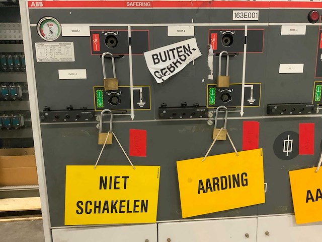 2002 abb ccff middenspanningsgasgeïsoleerde compacte schakelinstallatie - afbeelding 1 van  2