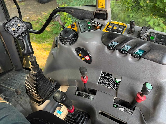 2002 case ih cs 130 vierwielaangedreven landbouwtractor - afbeelding 2 van  7