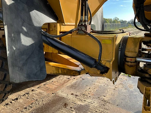 2002 caterpillar 725 dumper - afbeelding 25 van  45
