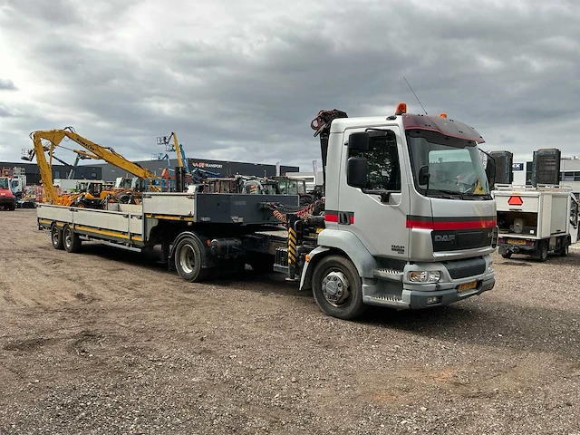 2002 daf lf 55.180 vrachtwagen met palfinger pk7000 autolaadkraan en baveck 150 oplegger - afbeelding 2 van  84