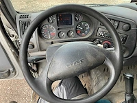 2002 daf lf 55.180 vrachtwagen met palfinger pk7000 autolaadkraan en baveck 150 oplegger - afbeelding 22 van  84