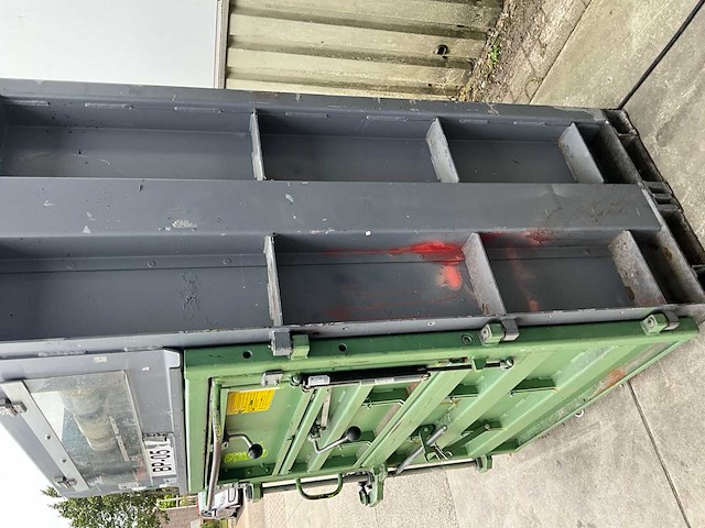 2002 dixi 30s afvalpers / kartonpers verticale balenpers - afbeelding 12 van  17