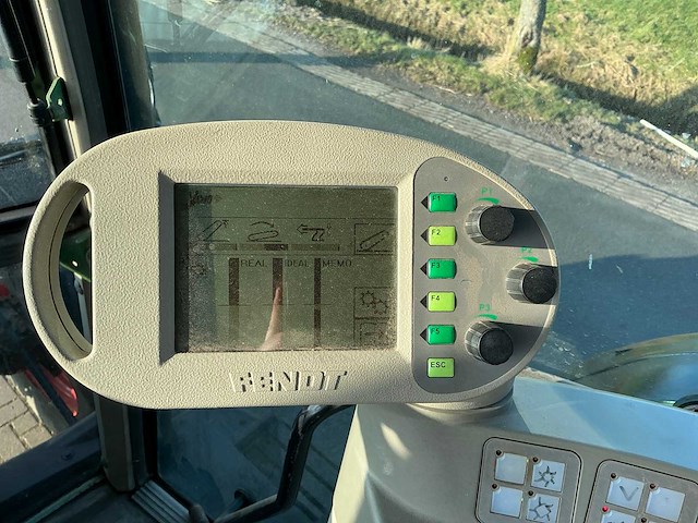 2002 fendt 411 vario vierwielaangedreven landbouwtractor - afbeelding 22 van  34