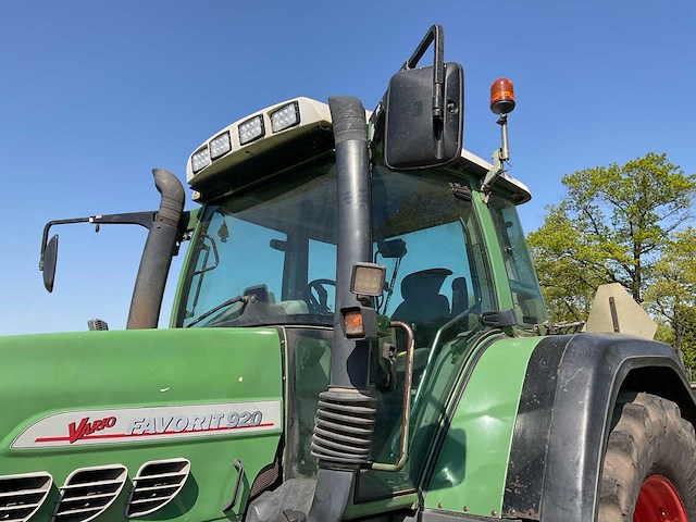 2002 fendt 920 favorit vario vierwielaangedreven landbouwtractor - afbeelding 9 van  41