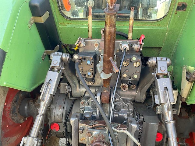 2002 fendt favorit 716 vario vierwielaangedreven landbouwtractor - afbeelding 14 van  15