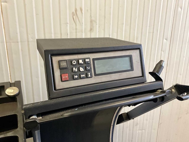 2002 geodyna 6300 banden balanceerapparaat - afbeelding 4 van  5