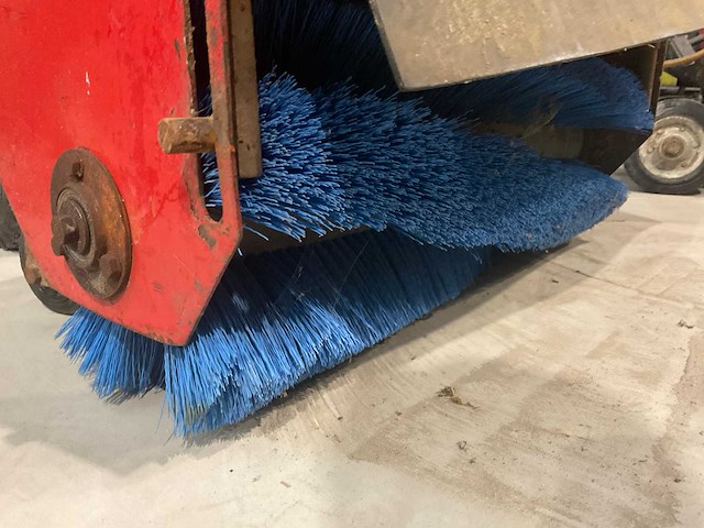 2002 gs 0750hhb rolbezem - afbeelding 4 van  5