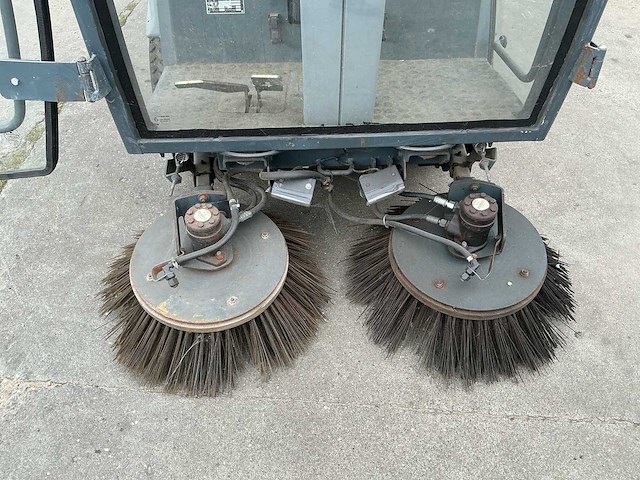 2002 hako citymaster 300 zelfrijdende veegmachine - afbeelding 7 van  19