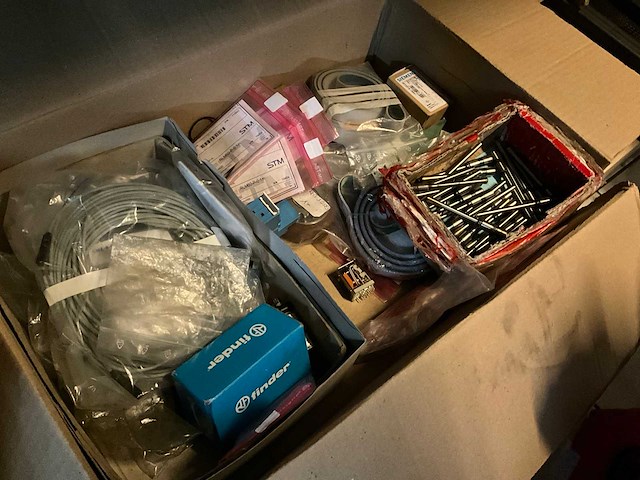 2002 hang 240-00 automatische papierboormachine - afbeelding 3 van  13