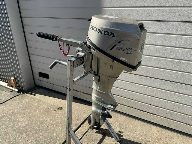 2002 honda 8pk 4 takt kortstaart buitenboordmotor - afbeelding 1 van  11