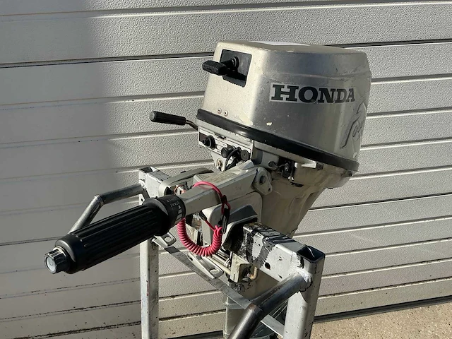 2002 honda 8pk 4 takt kortstaart buitenboordmotor - afbeelding 9 van  11