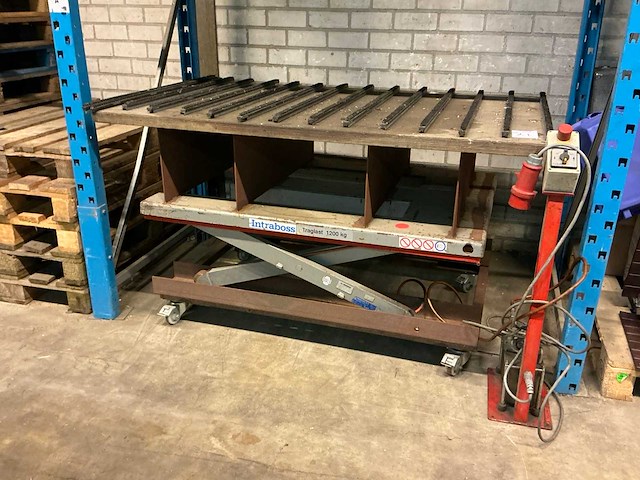 2002 intraboss fe 1200 elektrische schaarheftafel - afbeelding 1 van  8