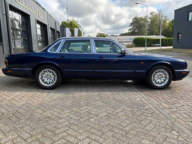 2002 jaguar xj 3.2 v8 executive personenauto - afbeelding 21 van  24