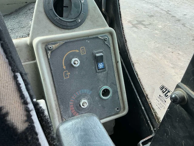 2002 jcb js220l rupsgraafmachine - afbeelding 30 van  32