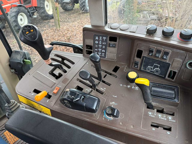 2002 john deere 6120 vierwielaangedreven landbouwtractor - afbeelding 3 van  12