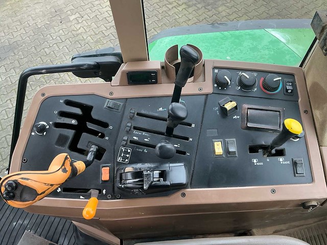 2002 john deere 7710 vierwielaangedreven landbouwtractor - afbeelding 16 van  25