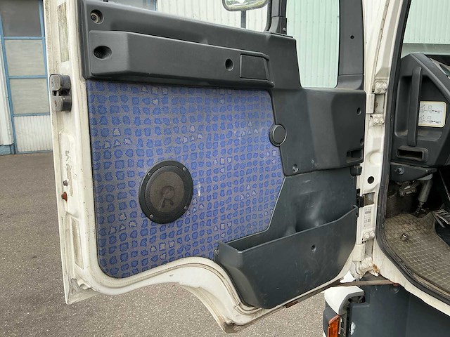 2002 man le 220 c 12.225 llc 4x2 schuifzeilwagen – dhollandia laadklep - afbeelding 6 van  35