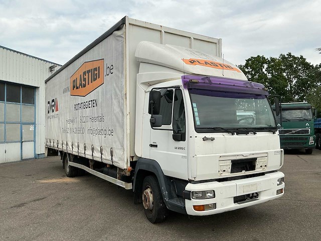 2002 man le 220 c 12.225 llc 4x2 schuifzeilwagen – dhollandia laadklep - afbeelding 23 van  35