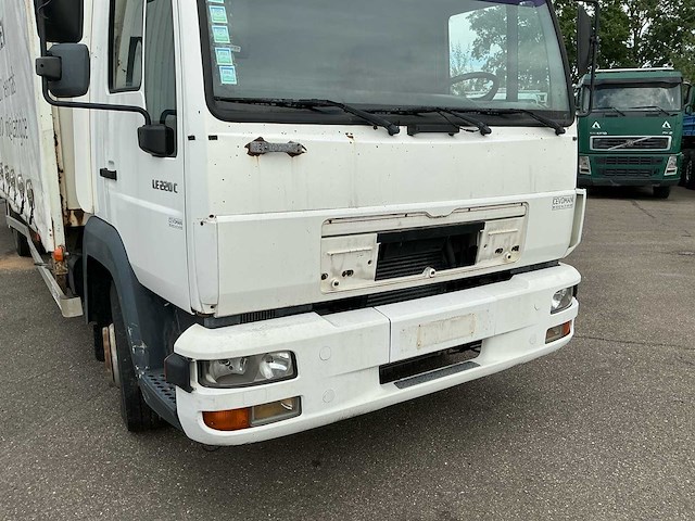 2002 man le 220 c 12.225 llc 4x2 schuifzeilwagen – dhollandia laadklep - afbeelding 32 van  35